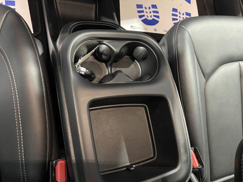 Used 2026 Chrysler Voyager LX image 20