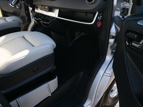 Used 2021 Mercedes-Benz Sprinter 2500 image 25