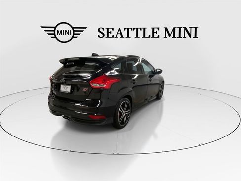 Used 2018 Ford Focus ST w/ Equipment Group 402A FWD image 11