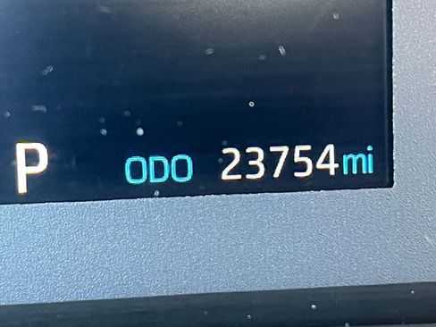 Used 2025 Toyota Corolla Cross LE image 39