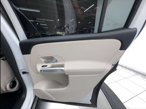 Used 2022 Mercedes-Benz GLB 250 4MATIC w/ Premium Package Lite image 27