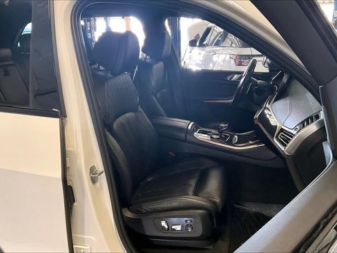 Used 2022 BMW X5 M50i w/ Executive Package image 9
