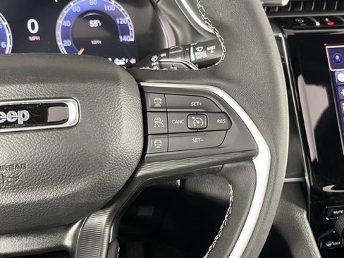 New 2025 Jeep Grand Cherokee Laredo image 16