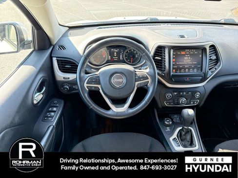 Used 2017 Jeep Cherokee 75th Anniversary image 11