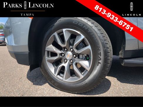 Used 2024 Chevrolet Suburban LT w/ Luxury Package RWD image 35