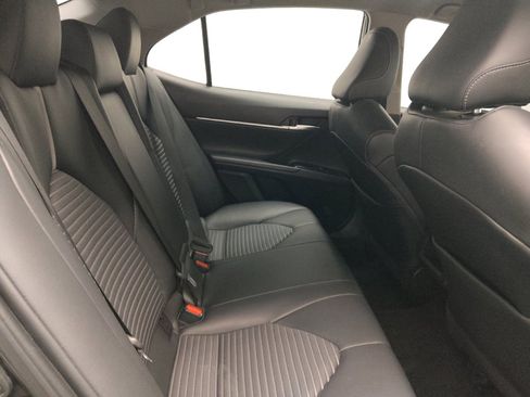 Used 2020 Toyota Camry SE image 19