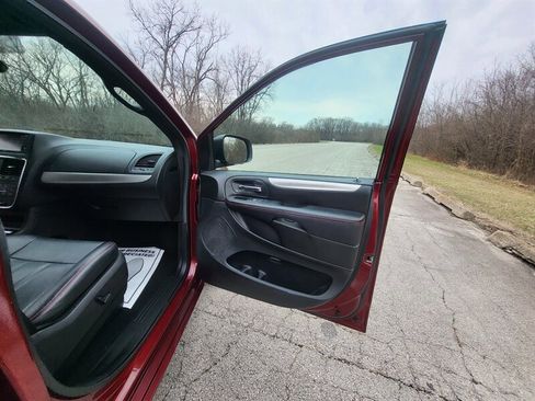 Used 2018 Dodge Grand Caravan GT image 22