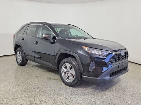Used 2022 Toyota RAV4 LE AWD/4WD image 4