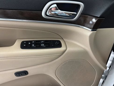 Used 2018 Jeep Grand Cherokee Limited AWD/4WD image 16