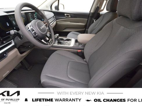 New 2026 Kia Carnival LX image 10