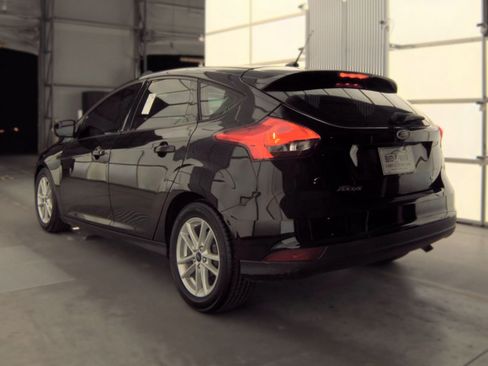 Used 2017 Ford Focus SE FWD image 3