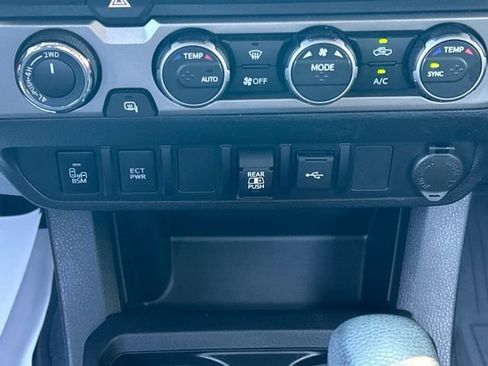 Used 2022 Toyota Tacoma SR5 w/ Technology Package AWD/4WD image 60