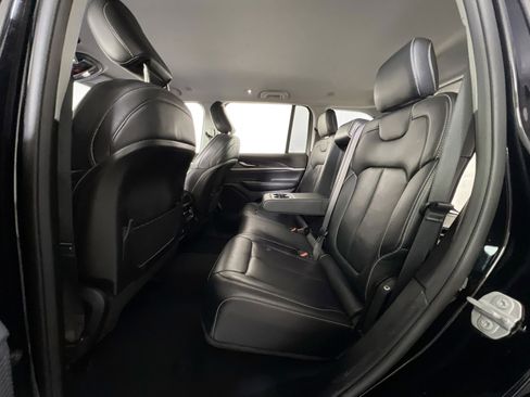 Used 2023 Jeep Grand Cherokee Limited image 21