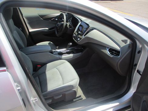 Used 2018 Chevrolet Malibu LT w/ Driver Confidence Package FWD image 7