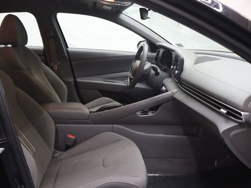 Used 2022 Hyundai Elantra SEL FWD image 9