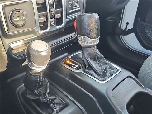 Used 2025 Jeep Gladiator Sport AWD/4WD image 12