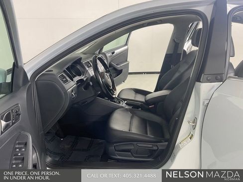 Used 2017 Volkswagen Jetta SE FWD image 12
