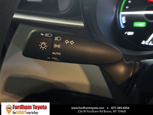 Used 2025 Toyota Sienna LE FWD image 19
