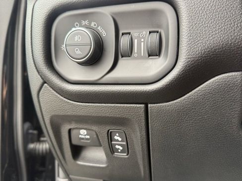 New 2026 RAM 1500 4x4 Crew Cab image 19