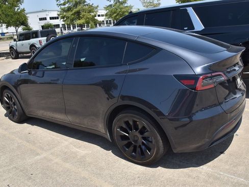 Used 2025 Tesla Model Y Long Range AWD/4WD image 7