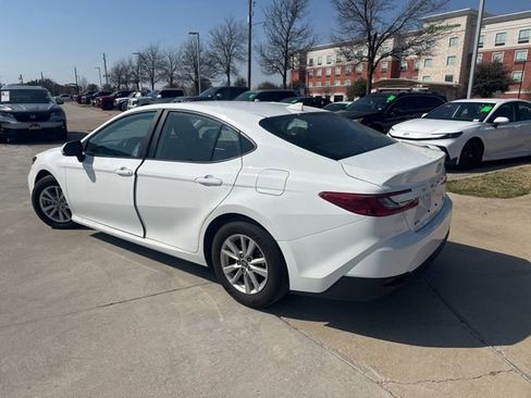Used 2025 Toyota Camry LE image 5