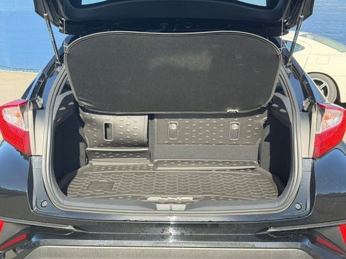 Used 2019 Toyota C-HR XLE FWD image 22