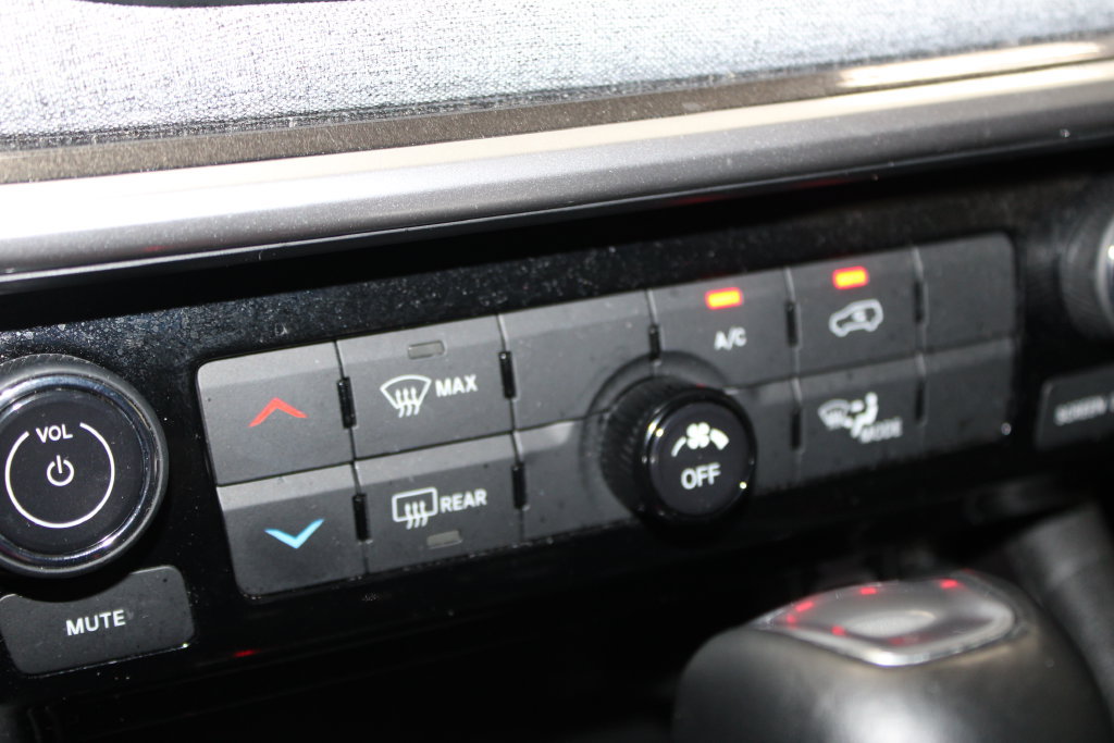 Used 2025 Jeep Compass Latitude AWD/4WD image 37