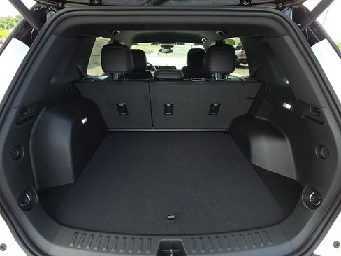 New 2026 Chevrolet Equinox LT w/ Convenience Package II FWD image 32