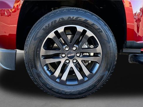 Used 2019 GMC Canyon SLE w/ Driver Alert Package image 4