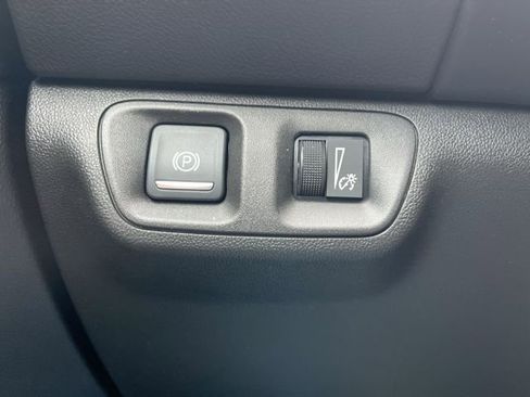 Used 2023 GMC Acadia SLT image 17