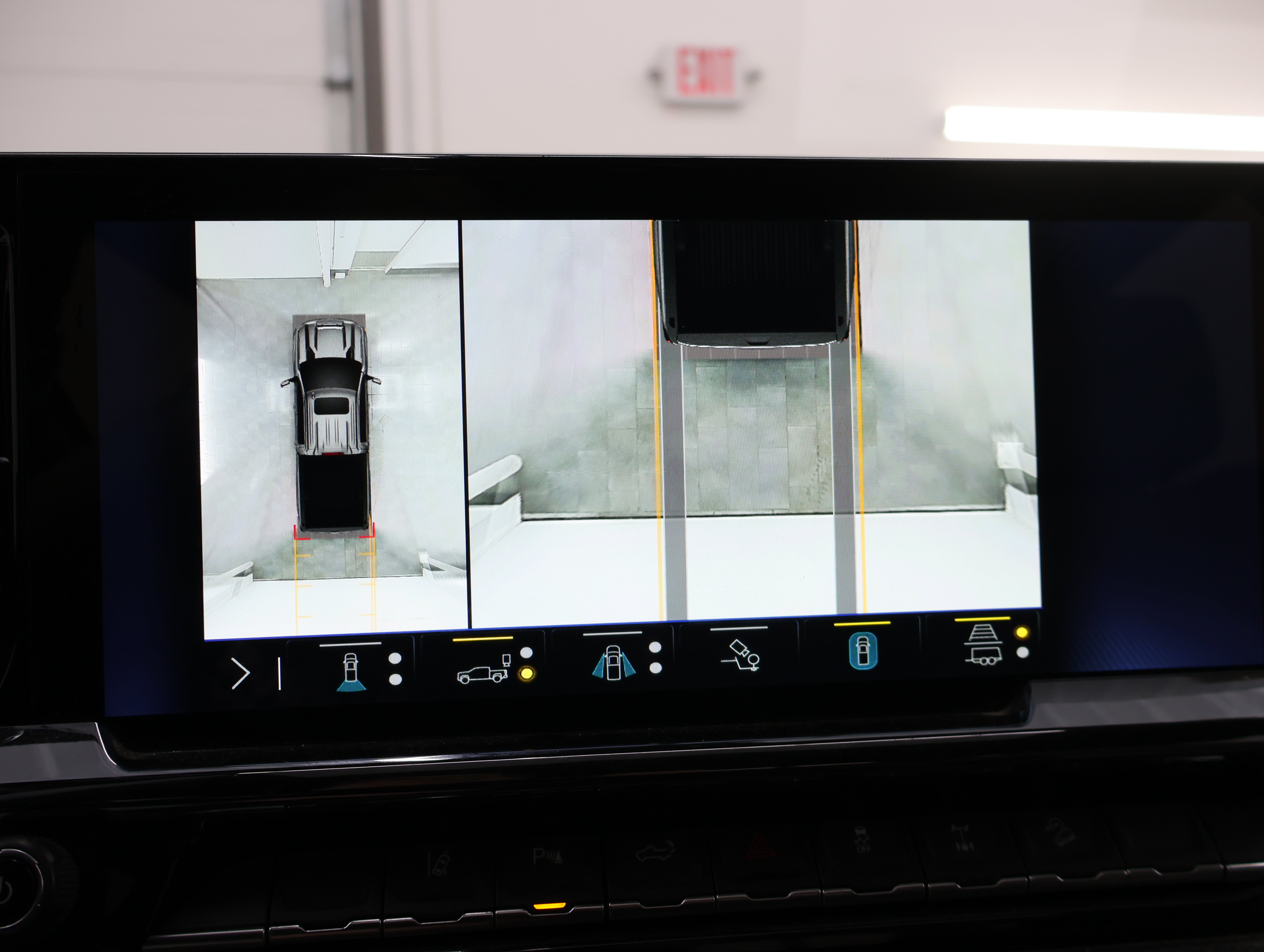 Used 2025 Chevrolet Silverado 2500 ZR2 w/ Technology Package AWD/4WD image 19