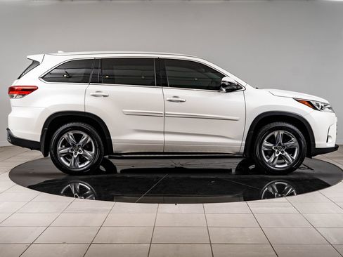 Used 2017 Toyota Highlander Limited w/ Protection Package #3 AWD/4WD image 11