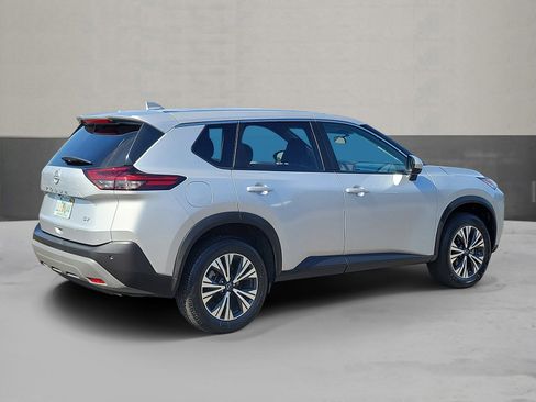 Used 2023 Nissan Rogue SV FWD image 2