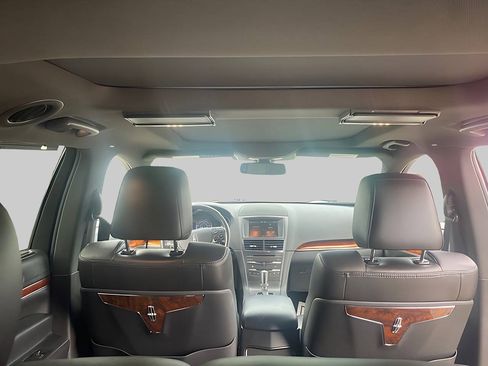 Used 2015 Lincoln MKT AWD image 12