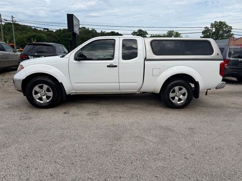 Used 2010 Nissan Frontier SE w/ SE Value Truck Pkg AWD/4WD image 2