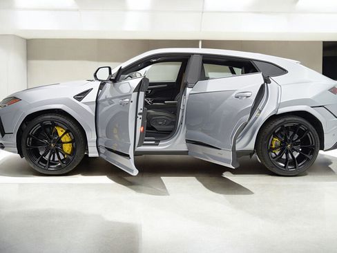 Used 2023 Lamborghini Urus S AWD/4WD image 4