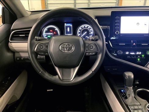 Used 2023 Toyota Camry SE image 5
