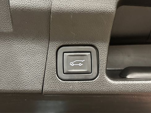 Used 2023 GMC Acadia SLE w/ Driver Convenience Package image 43