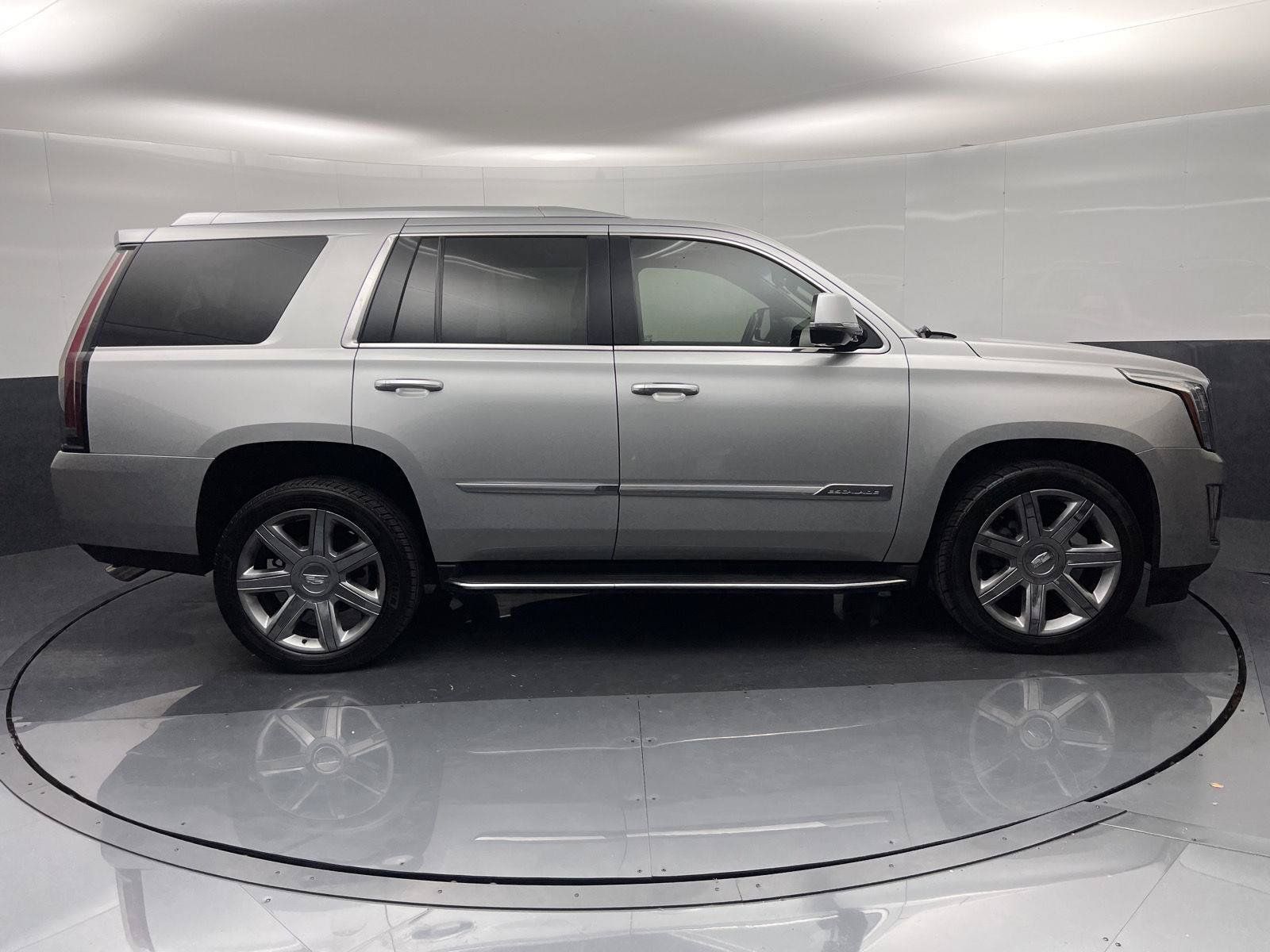 Used 2016 Cadillac Escalade Luxury AWD/4WD image 39