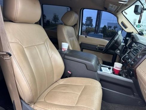 Used 2012 Ford F250 Lariat w/ Lariat Interior Pkg AWD/4WD image 15