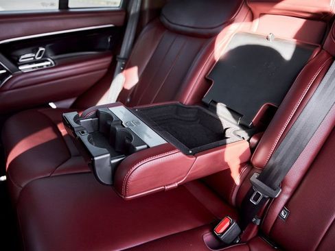 Used 2025 Land Rover Range Rover SE image 47