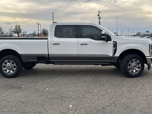 Used 2023 Ford F350 Lariat w/ Lariat Ultimate Package image 3