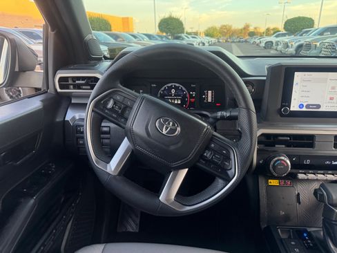 Certified 2025 Toyota Tacoma SR5 AWD/4WD image 9