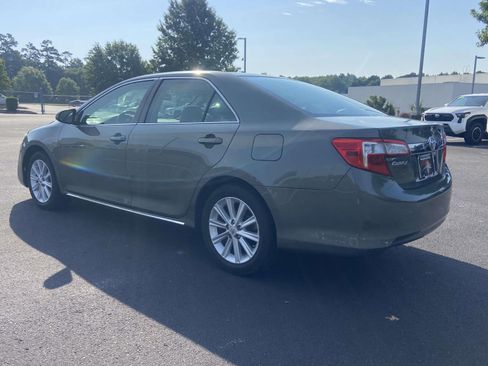 Used 2012 Toyota Camry XLE w/ Convenience Pkg FWD image 4