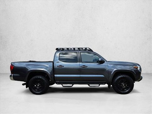 Used 2022 Toyota Tacoma SR5 RWD image 6