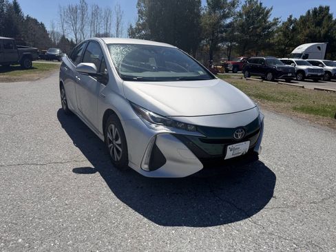 Used 2017 Toyota Prius Prime Premium FWD image 7