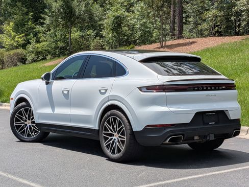 Certified 2025 Porsche Cayenne Coupe AWD/4WD image 3