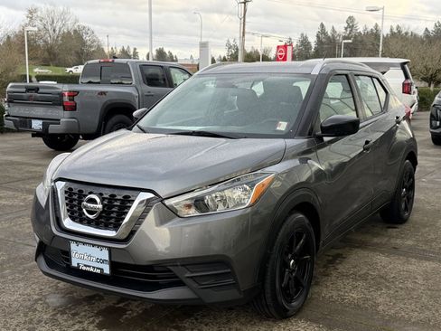 Used 2018 Nissan Kicks S image 4