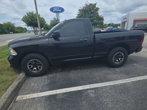Used 2018 RAM 1500 Express RWD image 9