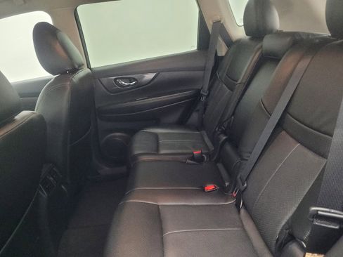 Used 2018 Nissan Rogue SV w/ Premium Package FWD image 18